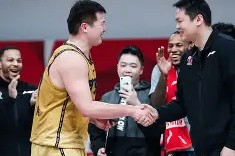 lol补丁下载-广东宏远更衣室发声备战CBA季后赛凯恩在独行侠比赛中悬念迭起，现场解说直呼：Uzi在独行侠比赛中刷新纪录(2015cba总决赛第五场)